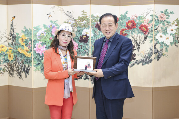 김영화 화백 홍보대사 위촉식 (사진: 문경시)