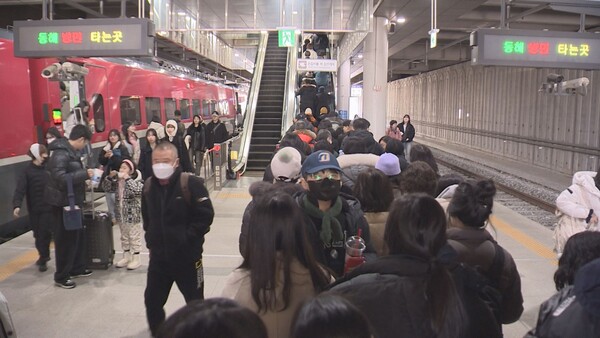 부산 부전역에서 출발하는 동해선 ITX-마음 열차 모습. 