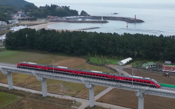 부산~강릉 간 동해선 철도를 운행하는 ITX-마음 열차 모습.[자료사진]