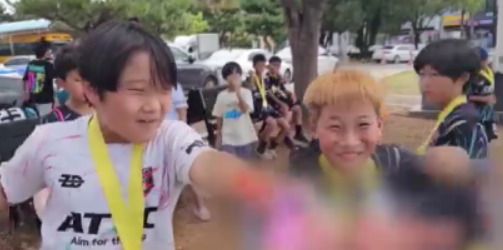 초등학생들은 축구를 배우고 습득하는 과정 자체가 즐겁다.