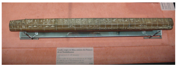 그림1. Cubit Rod (rule) of Maya, Treasurer of Tutankhamun. 기원전 약 1330년경의 투탕카멘 왕(18왕조) 시대 유물. 현재 프랑스 루브르 박물관