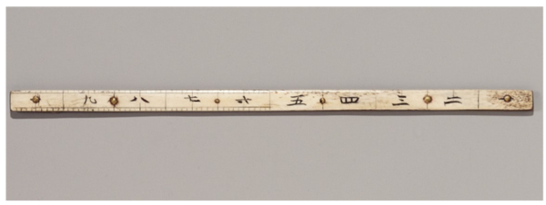 사진2. 조선시대의 목공과 건축에 사용된 영조척(營造尺). 목공척(木工尺)이라고도 한다.