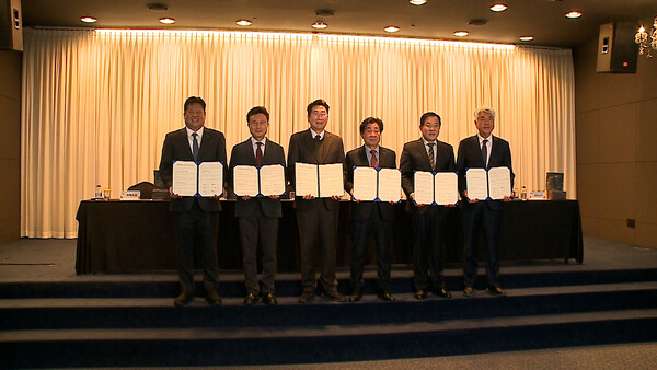 강원 남부권 6개 시·군이 원주공항 국제선을 유치하기 위한 공동 건의문을 채택했습니다. 