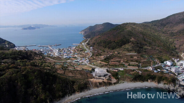 부산상공회의소가 24일 가덕도신공항 부지조성공사 재입찰 발표에 대해 환영한다는 내용의 경제계 입장문을 발표했다. 가덕신공항 건설 예정 부지 / LG헬로비전 DB