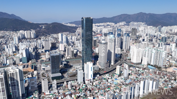 아파트 고분양가 속 미분양 물량도 빠르게 늘면서 최근 부산의 미분양 주택,16년 만에 최대치를 기록했다. 거래가 되는 지역과 안되는 지역, 초양극화 심화하는 상황이다. / LG헬로비전 DB 