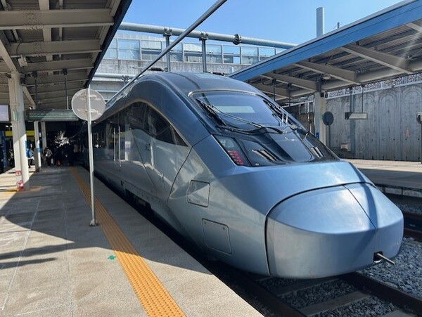 강릉선 서울~강릉 구간을 운행하는 KTX 열차 모습.[자료사진]