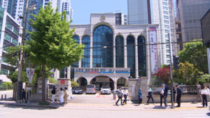 선거운동 자원봉사자에 생수 1천여 병 제공…경찰 고발
